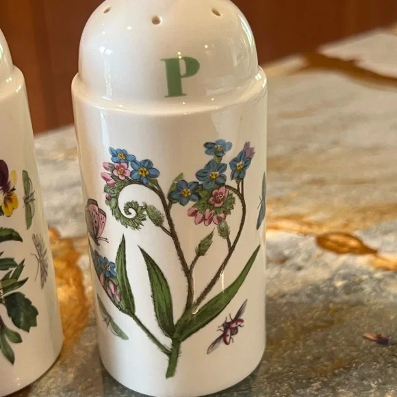 Portmeirion Botanic Garden Salt & Pepper Shakers Pansies 💜 Butterfly 🦋 - Picture 3 of 6